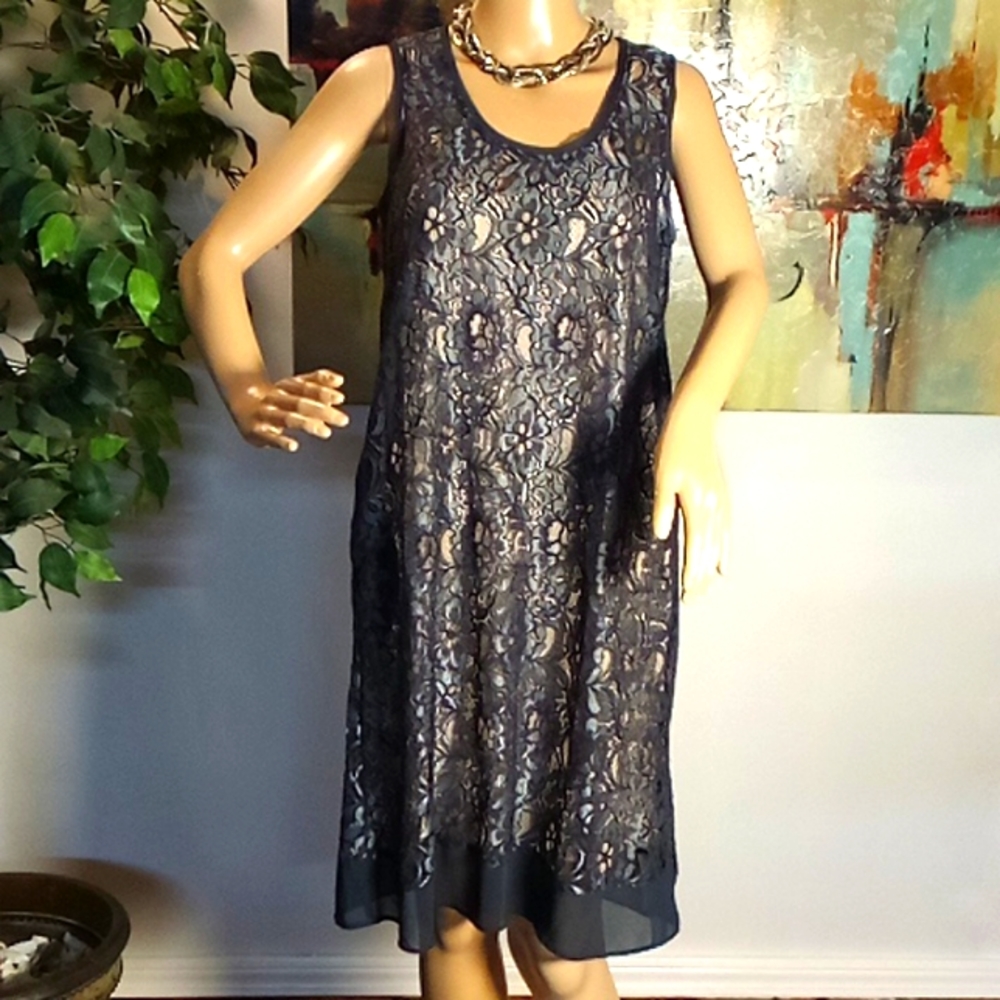 Vera Wang Blue Floral Lace Dress